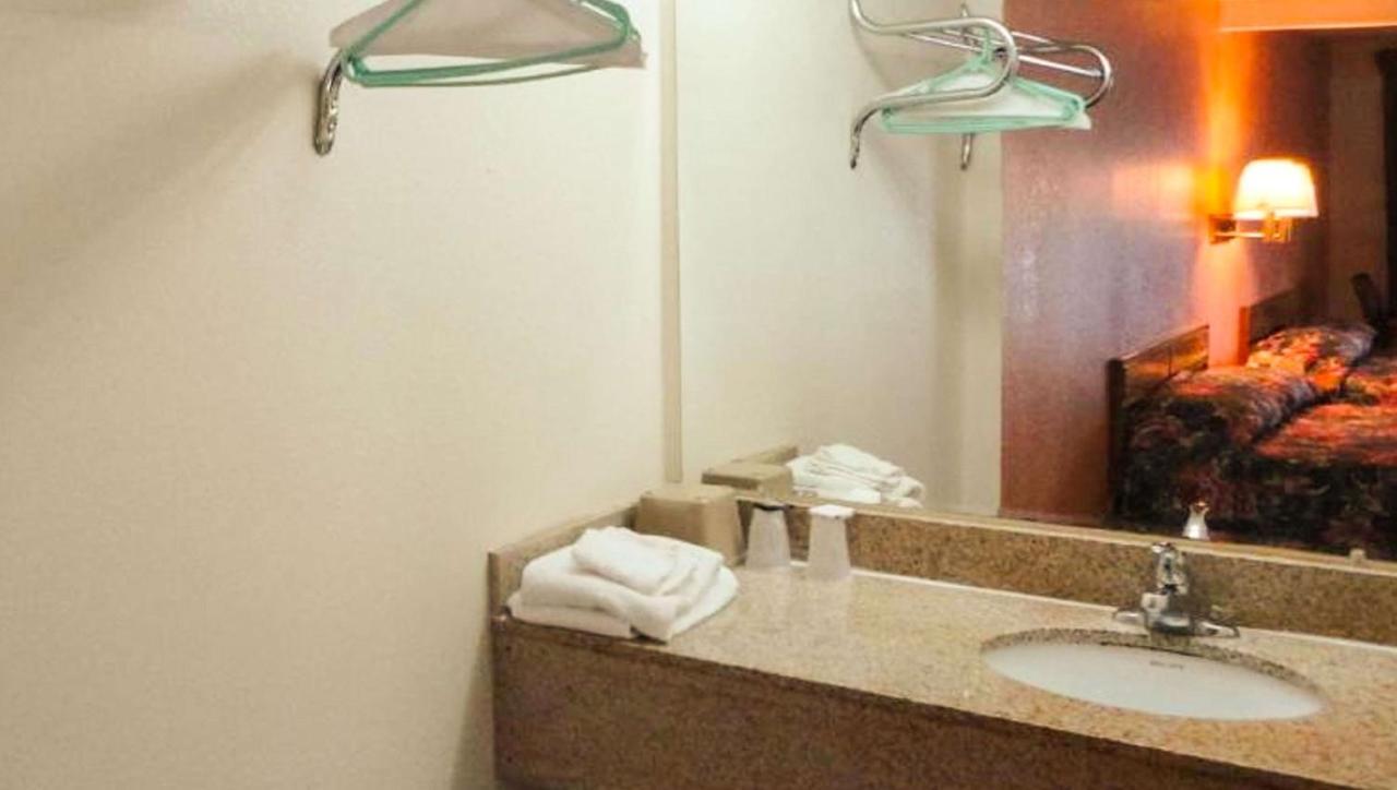 Budget Inn Franklinton מראה חיצוני תמונה